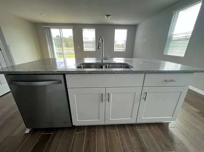 756 Legacy Dr — Photo 7