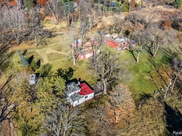 15245 Roepke Rd, Gregory, MI 48137