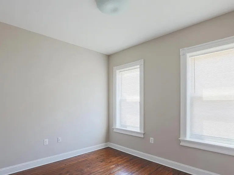 901 N Montford Ave — Photo 14