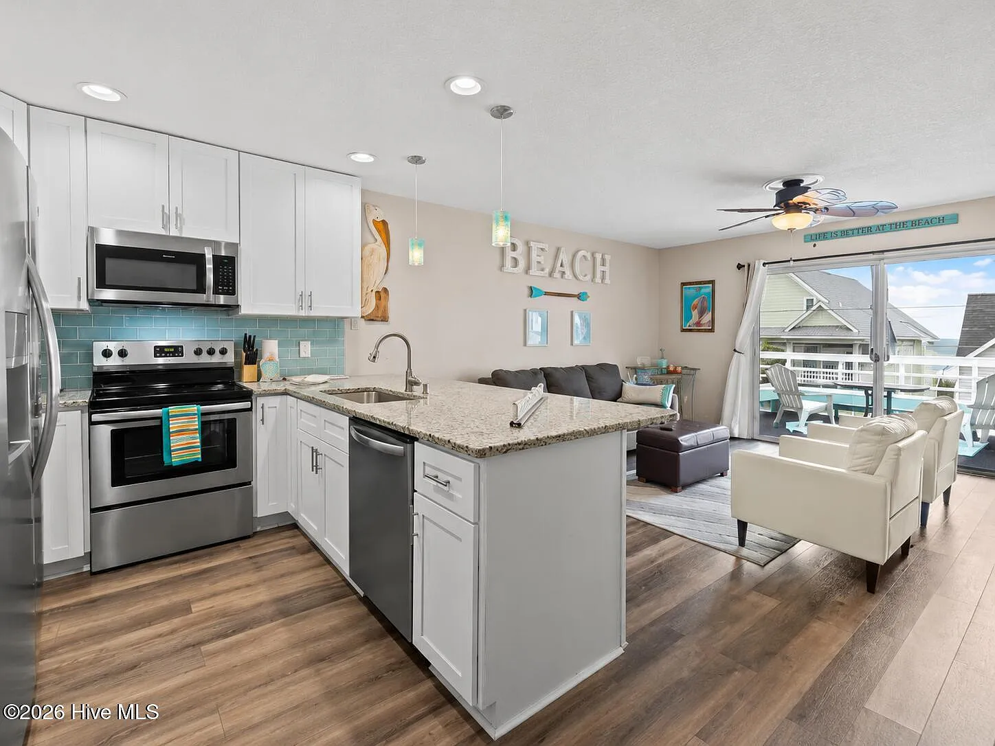 2 bed, 2.0 bath, 918 sqft, $2,500 — Photo 4