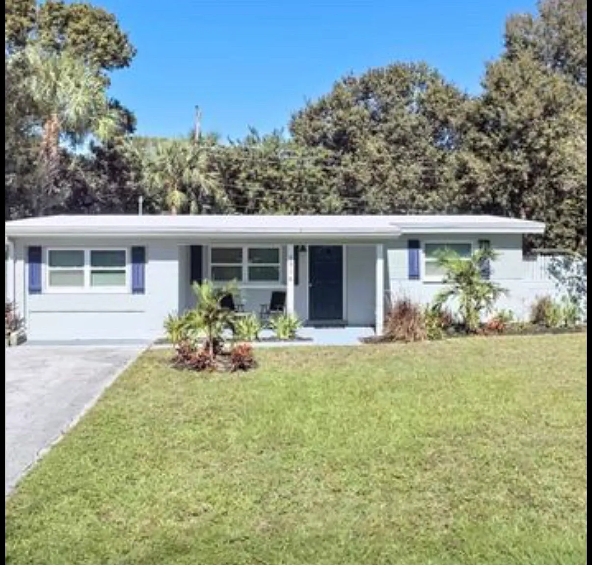 5516 Pine Cir NE — Photo 1