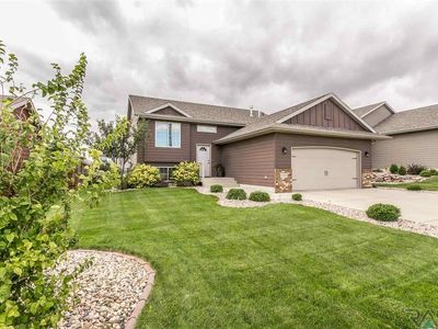 2205 S Mary Beth Ave, Sioux Falls, SD, 57106
