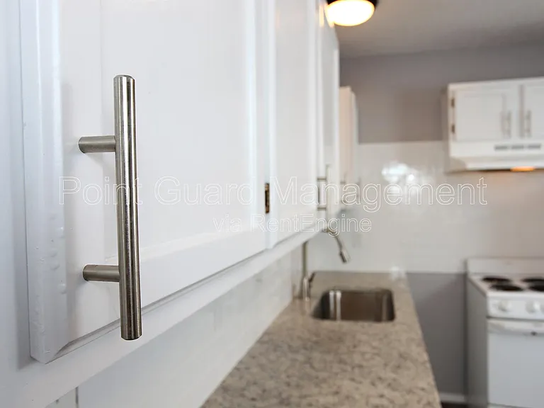 1717 N Vassar Ave — Photo 26