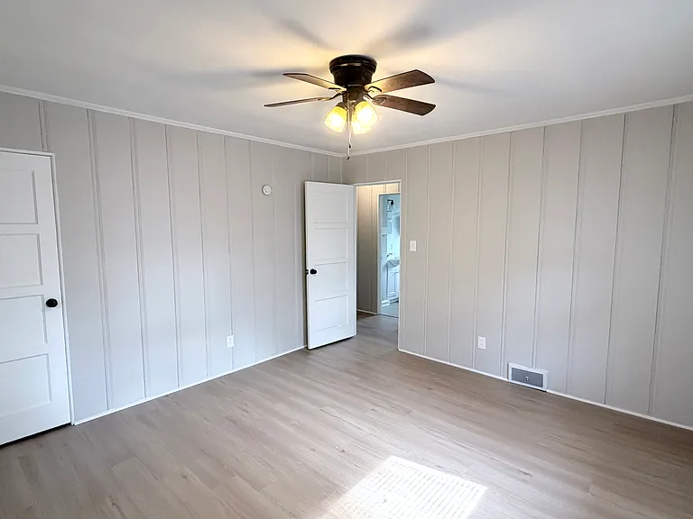 1025 Covert Ave — Photo 6