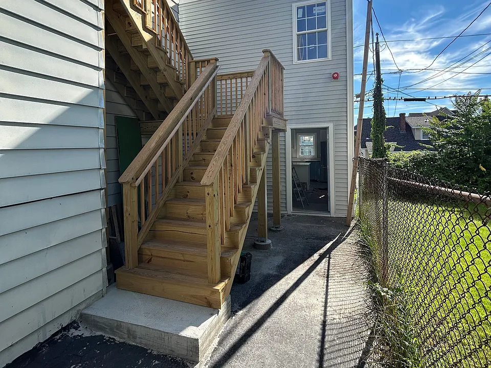 13 Frank St