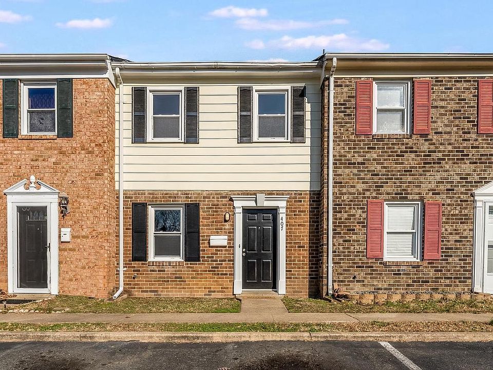 1st image of 407 Olde Greenwich Cir