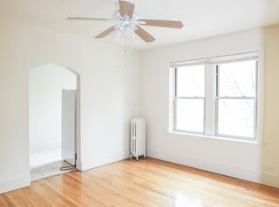 1100 W Roscoe St APT 25, Chicago, IL 60657