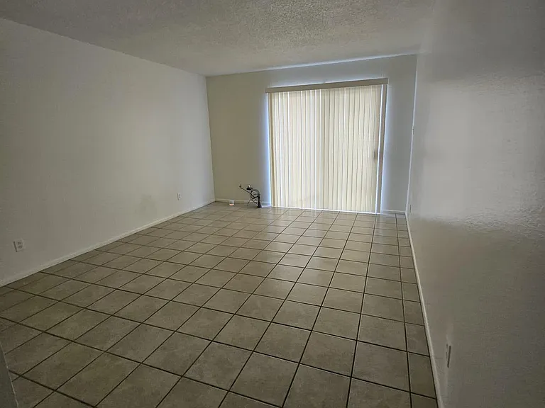 517 Palomas Dr SE #B — Photo 8