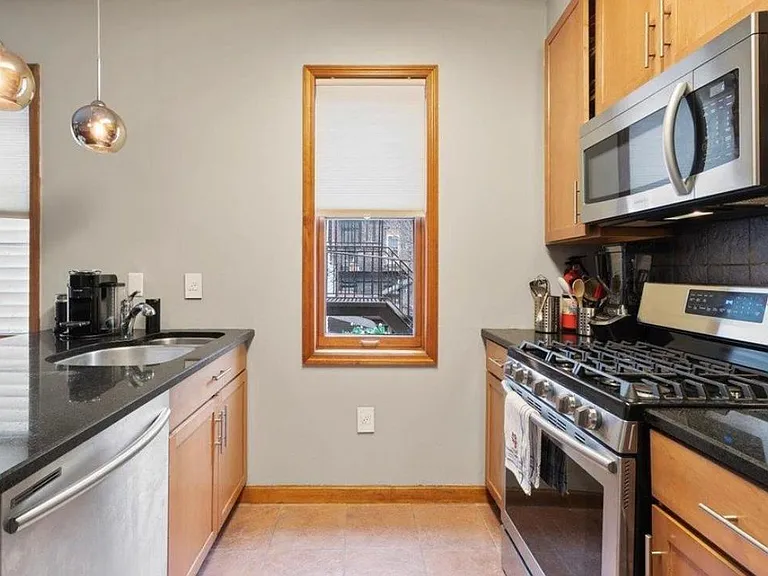 515 30th St #1B — Photo 6