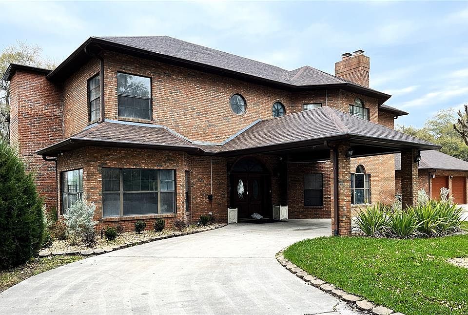 1st image of 258 Oakhurst Cir