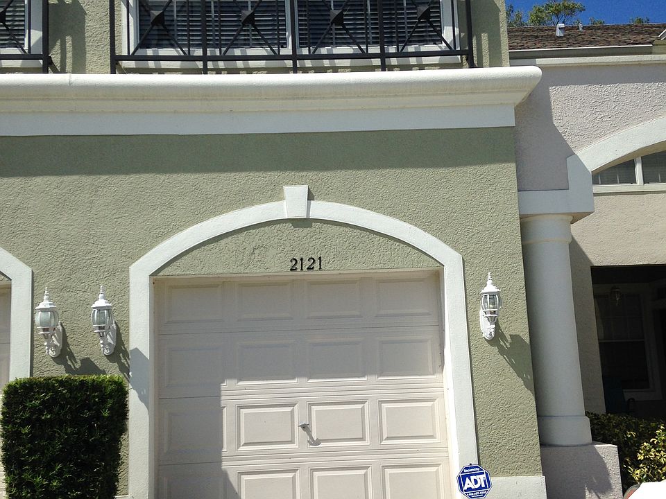 1 car private garage with private driveway for 2 cars