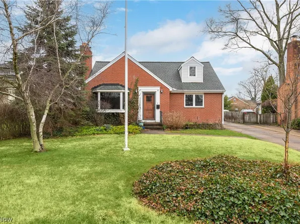 24827 Lake Rd, Bay Village, OH 44140