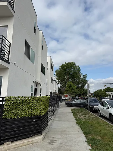 1400 W 57th St Photo 1