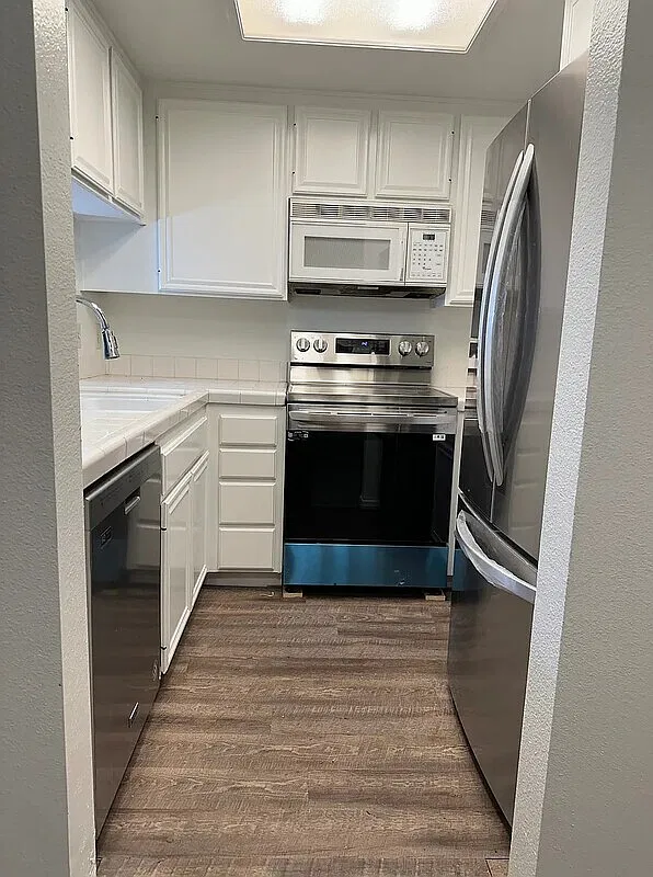 1 bed, 1.0 bath, 550 sqft, $1,648 — Photo 4