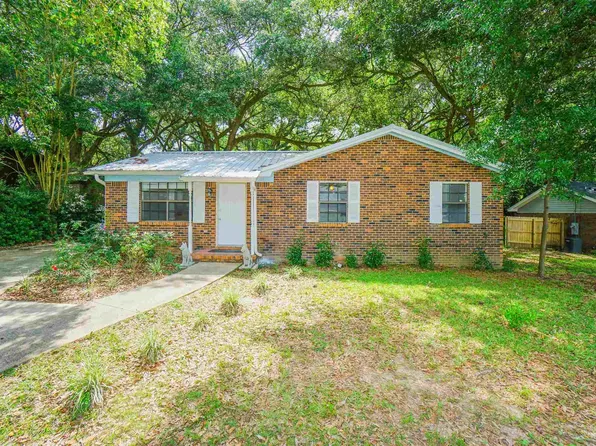 5808 Princeton Dr, Pensacola, FL 32526