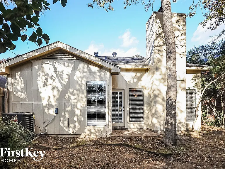 1396 Chinaberry Dr — Photo 15