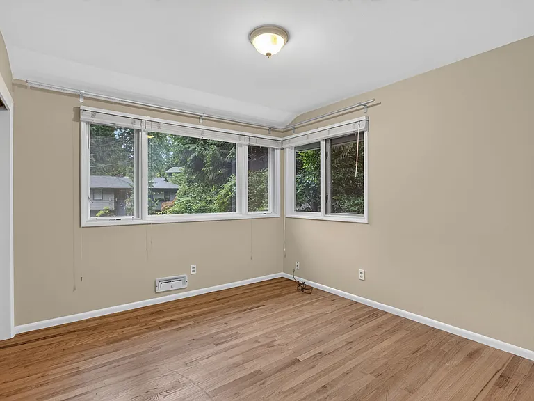 910 York Rd — Photo 11