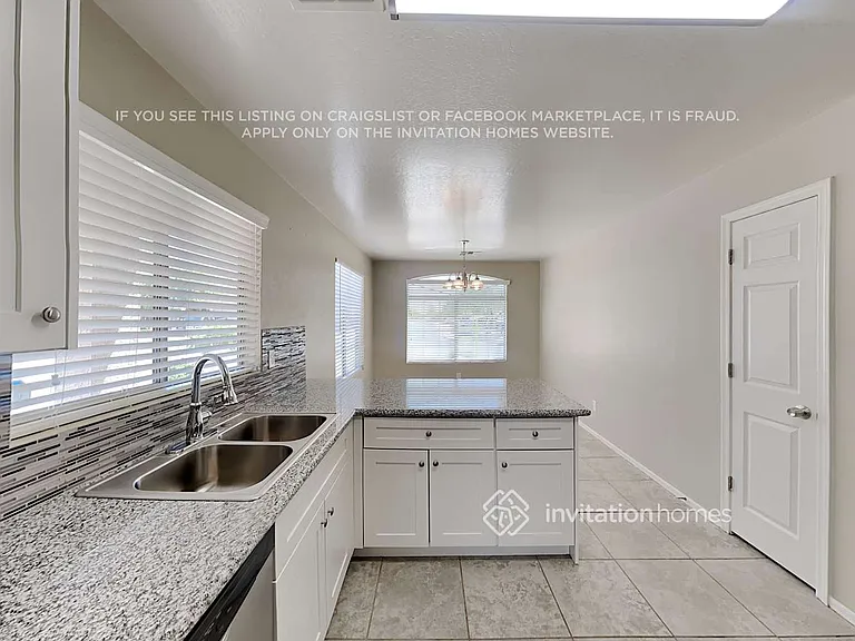 12572 W Saint Moritz Ln — Photo 7