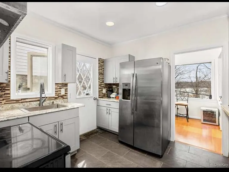 3404 Mohegan Ave — Photo 12