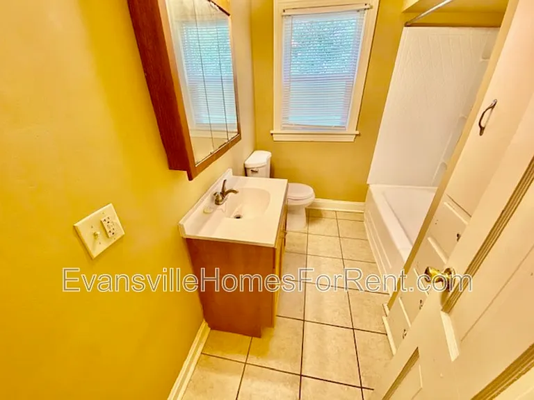 1228 S Roosevelt Dr — Photo 8