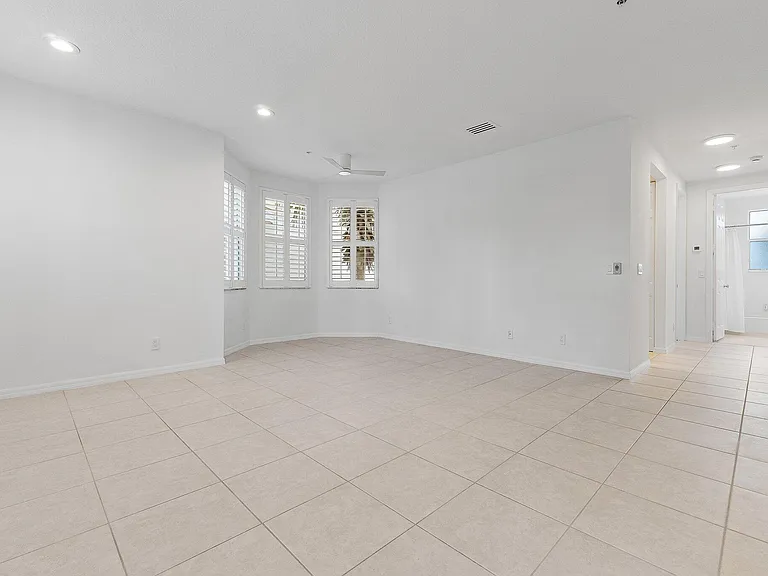 4273 E Main St — Photo 12
