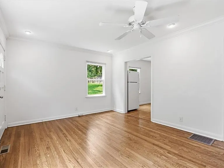 1464 Hawthorne Ave NW — Photo 10