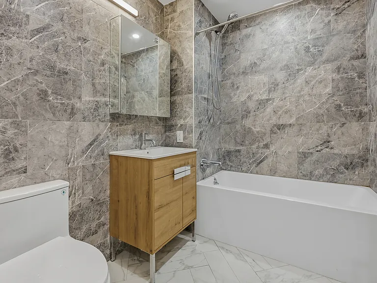 3 Clarkson Ave #5B — Photo 5