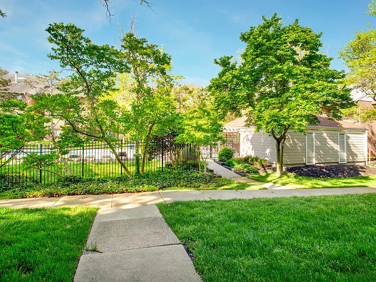 302 Hilltop Ln #K — Photo 36