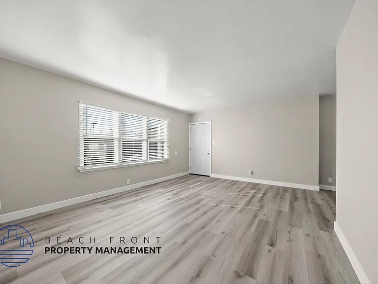 807-811 W. 15th Street — Photo 8