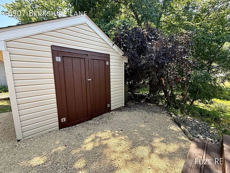 6907 Berkshire Ln — Photo 37