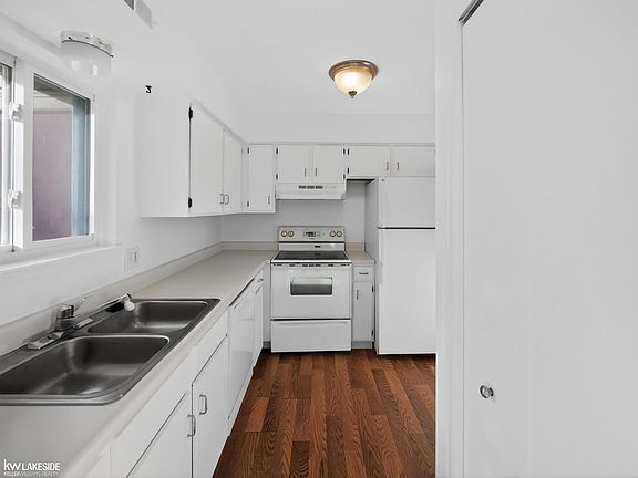 5th image of 1524 Porter Cir