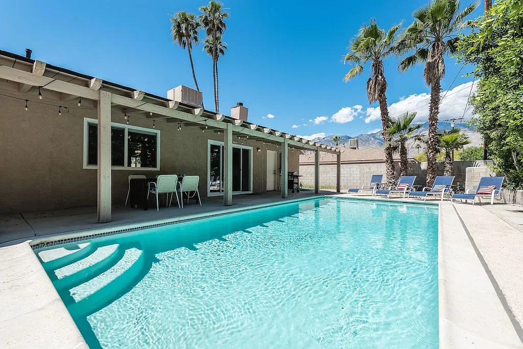 3 bed, 3.0 bath, 1385 sqft, $3,795 — Photo 1
