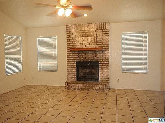 2nd image of 2009 Fleetwood Dr