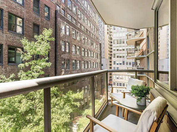 234 E 46th St APT 1605, New York, NY 10017