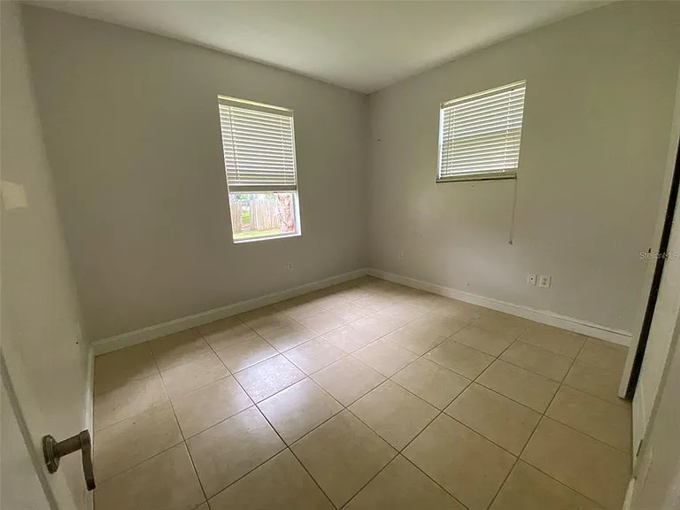 1004 Pine Tree Dr — Photo 15