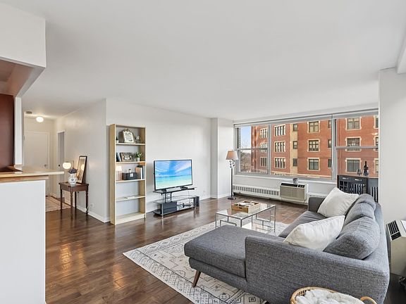 4th image of 3900 N Lake Shore Dr APT 5E