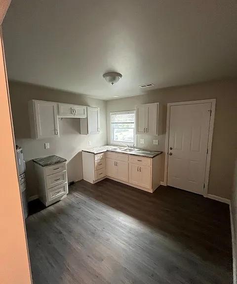1300 Phelps Ave — Photo 6