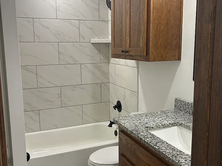 208 S Monroe Ave — Photo 4