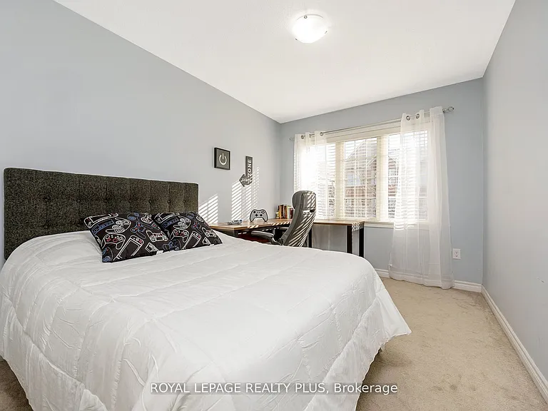 1542 Gainer Cres — Photo 23