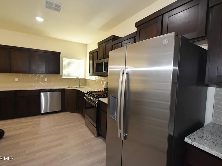 902 Bromyard Dr — Photo 8