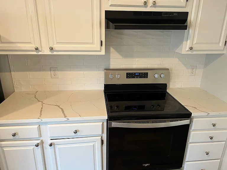 102 Pickett Ln — Photo 5