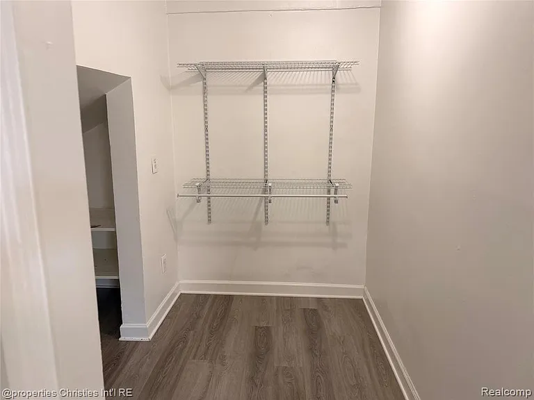 225 Fairgrove Ave — Photo 10
