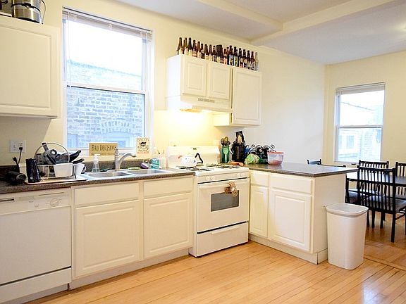4th image of 3242 N Hoyne Ave #2