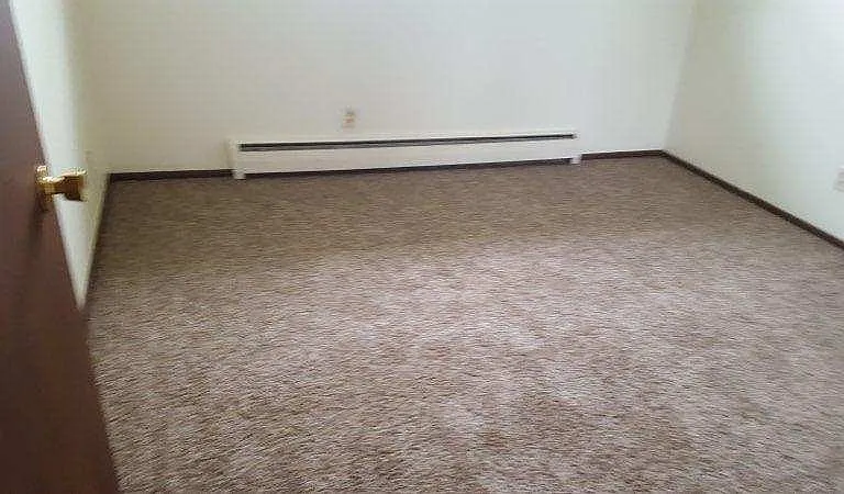 1310 E Kilbourn Ave — Photo 6