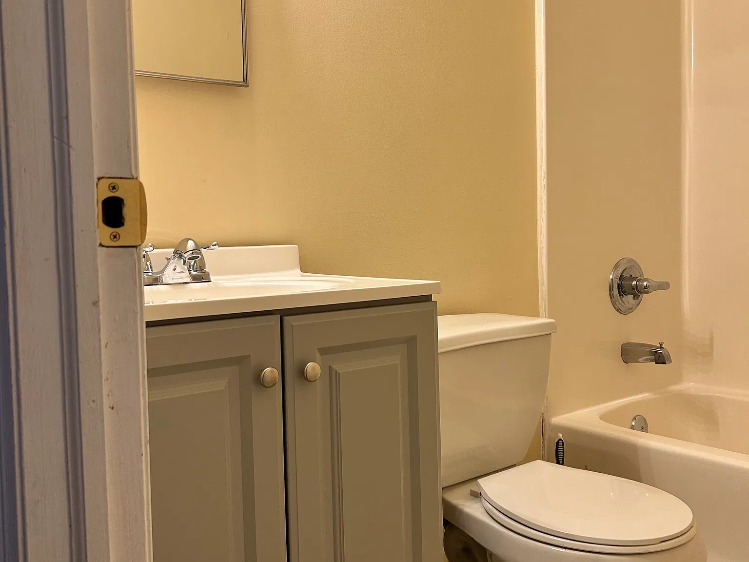 2 bed, 700 sqft, $2,400 — Photo 2