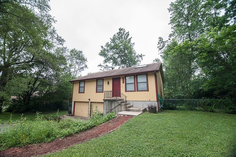 1st image of 1003 NE Lindberg Dr