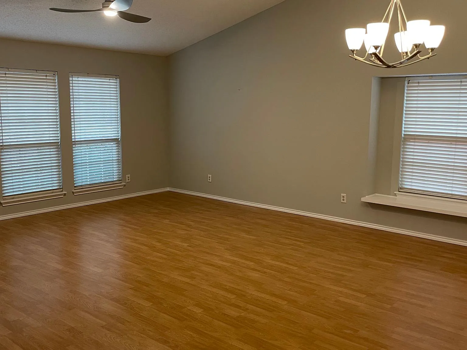 4 bed, 2165 sqft, $2,700 — Photo 4