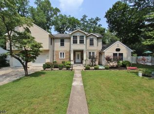 4 Inglee St, Green Brook, NJ 08812