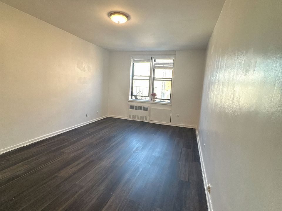 huge bedrooms with two closet