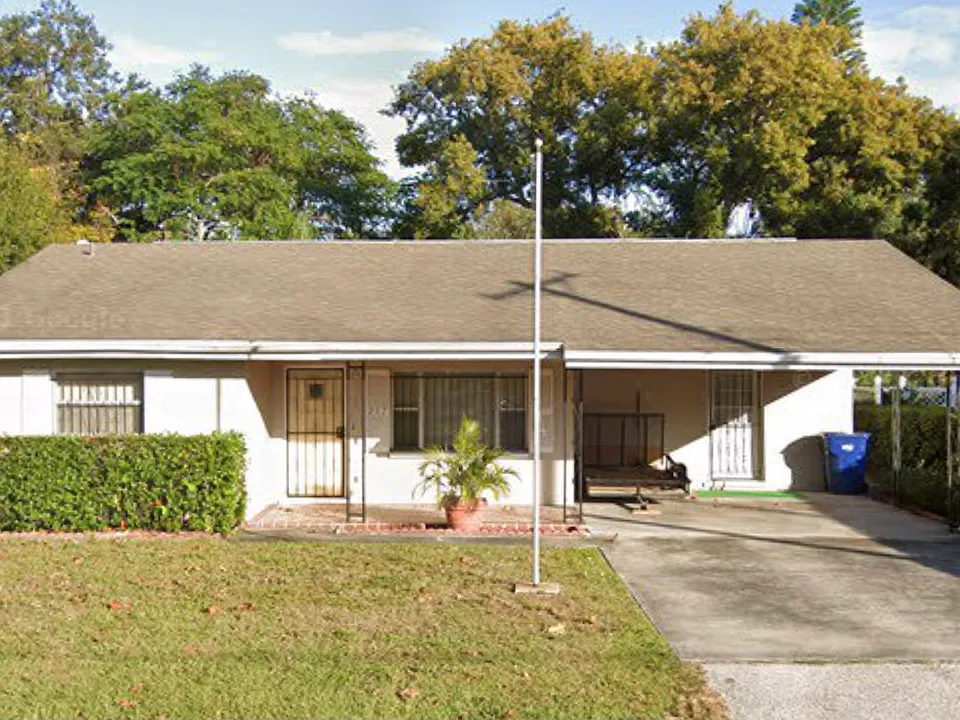 207 N Gomez Ave